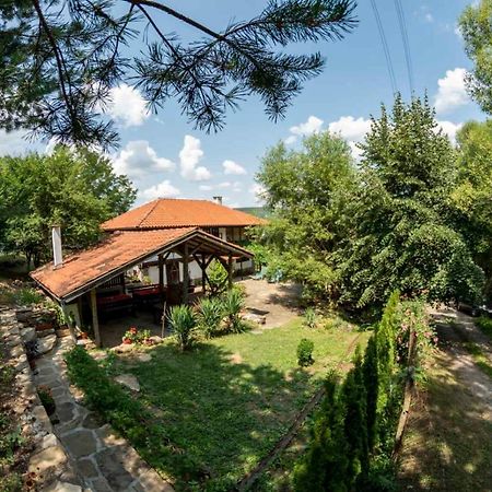"Суларската Къща" Villa กาโบรโว ภายนอก รูปภาพ