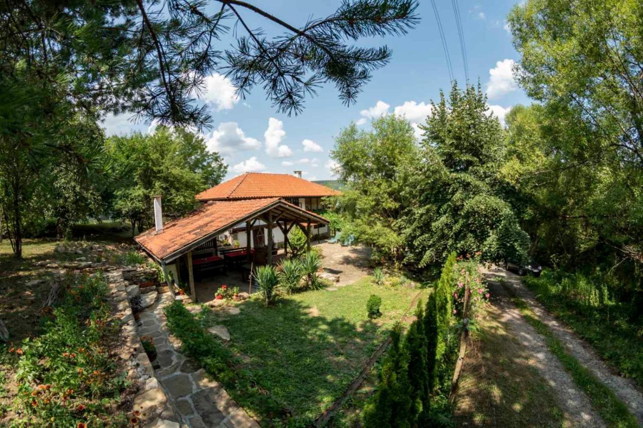 "Суларската Къща" Villa กาโบรโว ภายนอก รูปภาพ