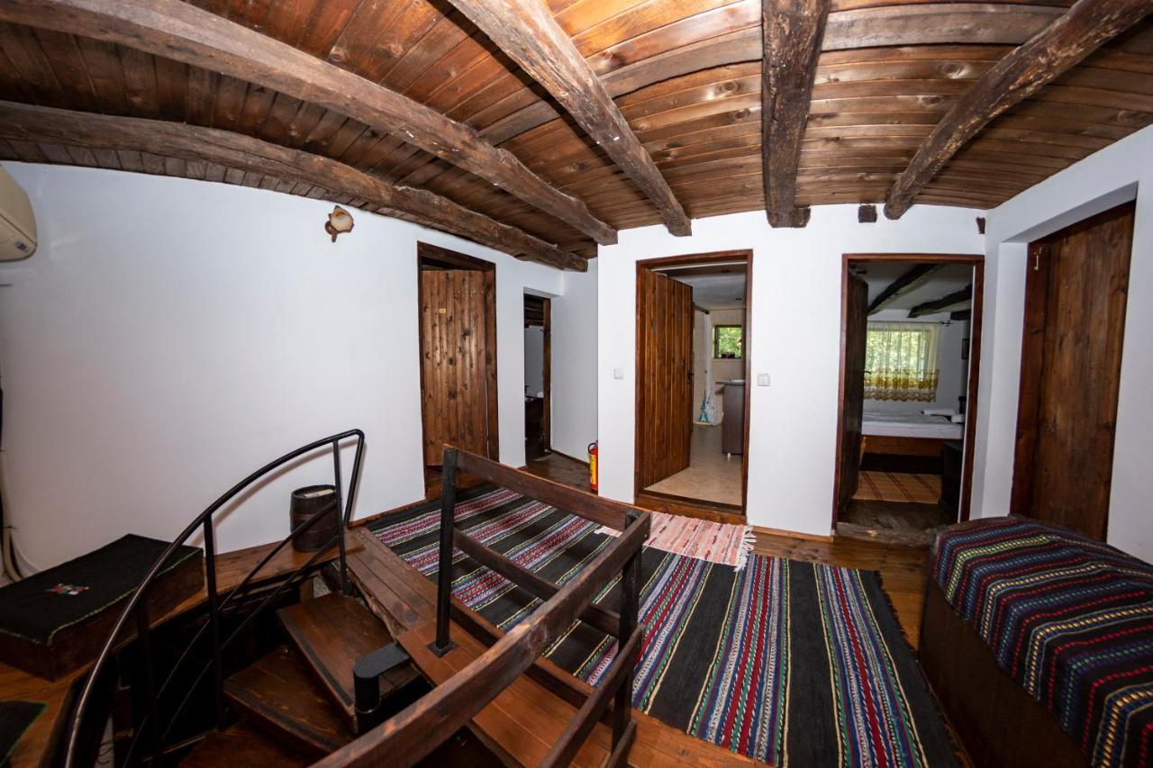 "Суларската Къща" Villa กาโบรโว ภายนอก รูปภาพ