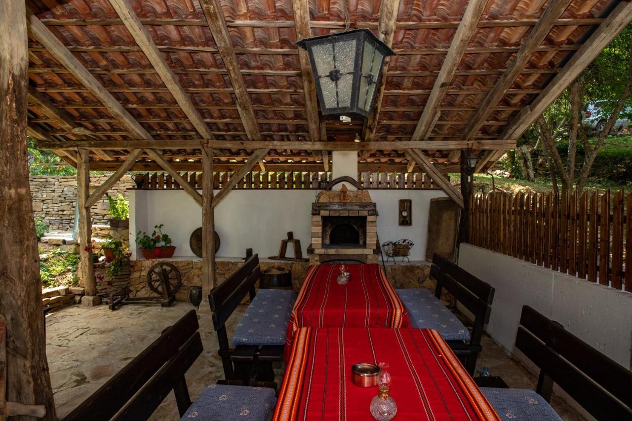 "Суларската Къща" Villa กาโบรโว ภายนอก รูปภาพ